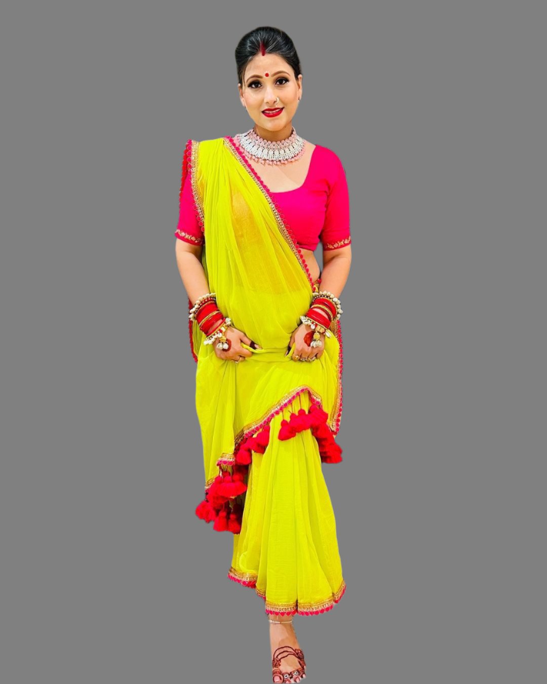 A designer saree crafted from genuine georgette fabric and boasts a stunning color Moksha Fashions