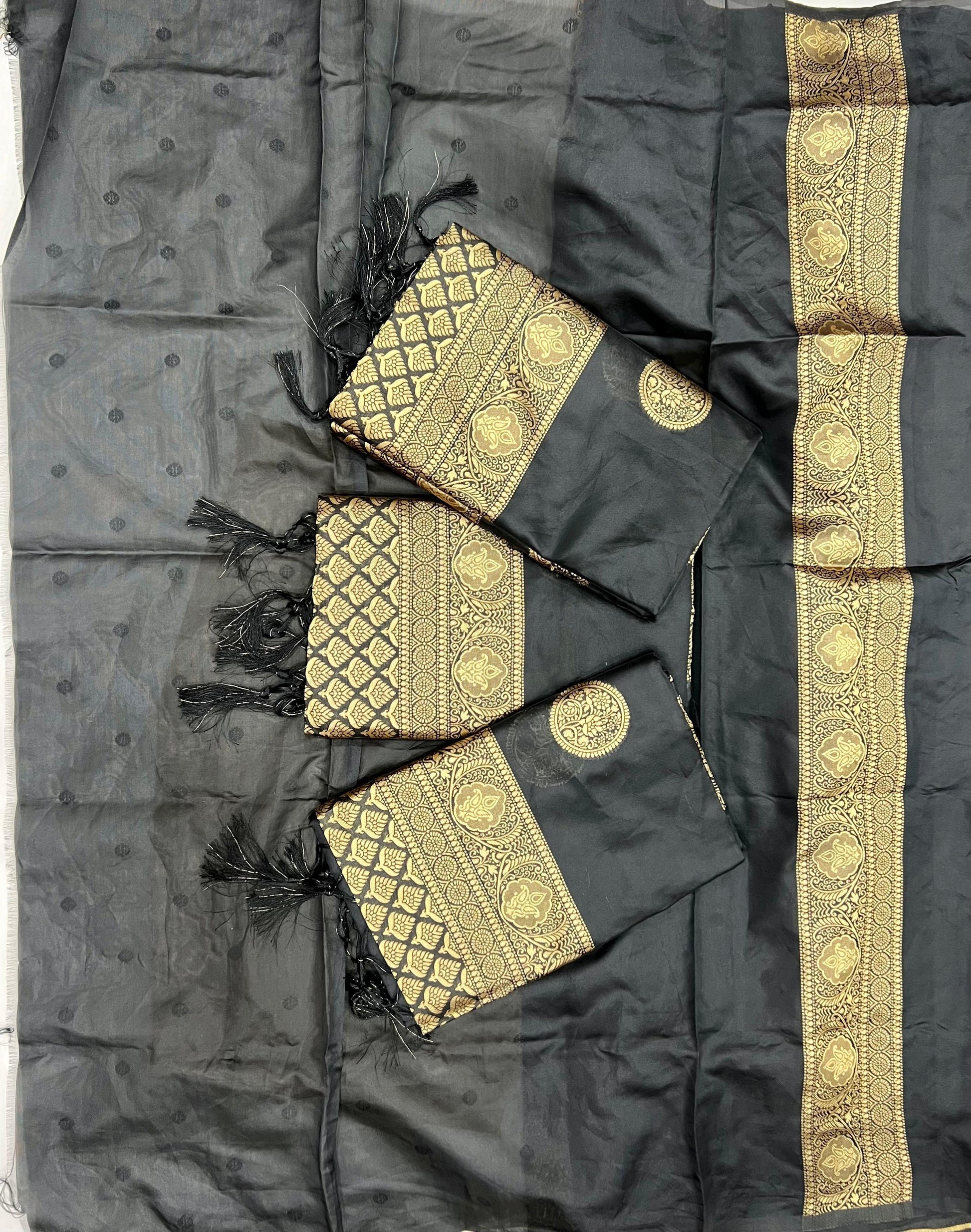 .Saree with Rich Pallu & Jacquard work Moksha Fashions