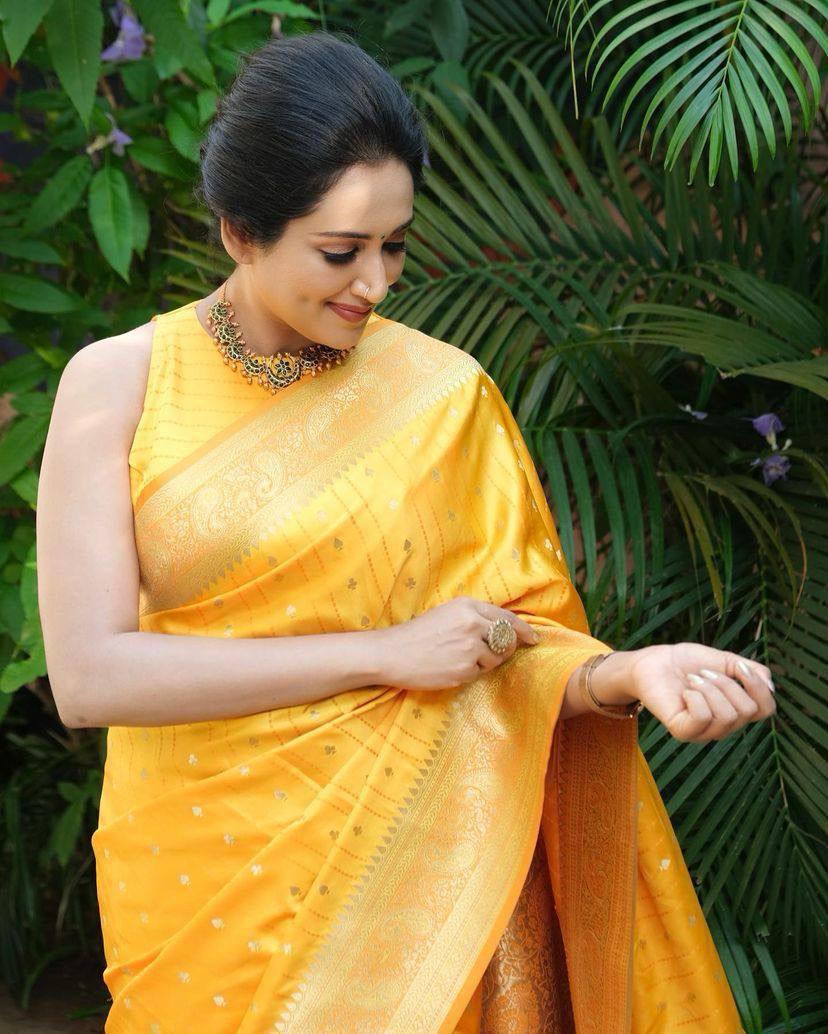 .Enchanting Banarsi Saree(Lichi Silk) - Moksha Fashions