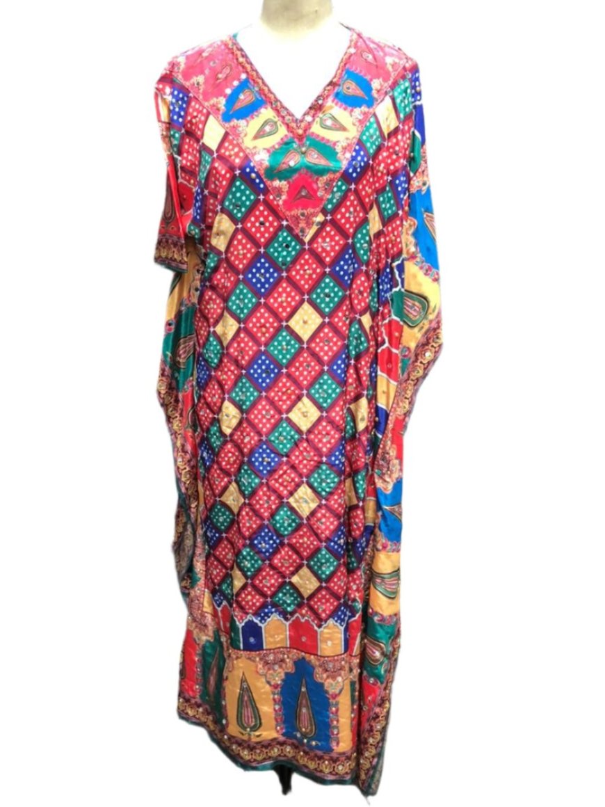 Embrace the timeless beauty and effortlessly stylish design of this kaftan