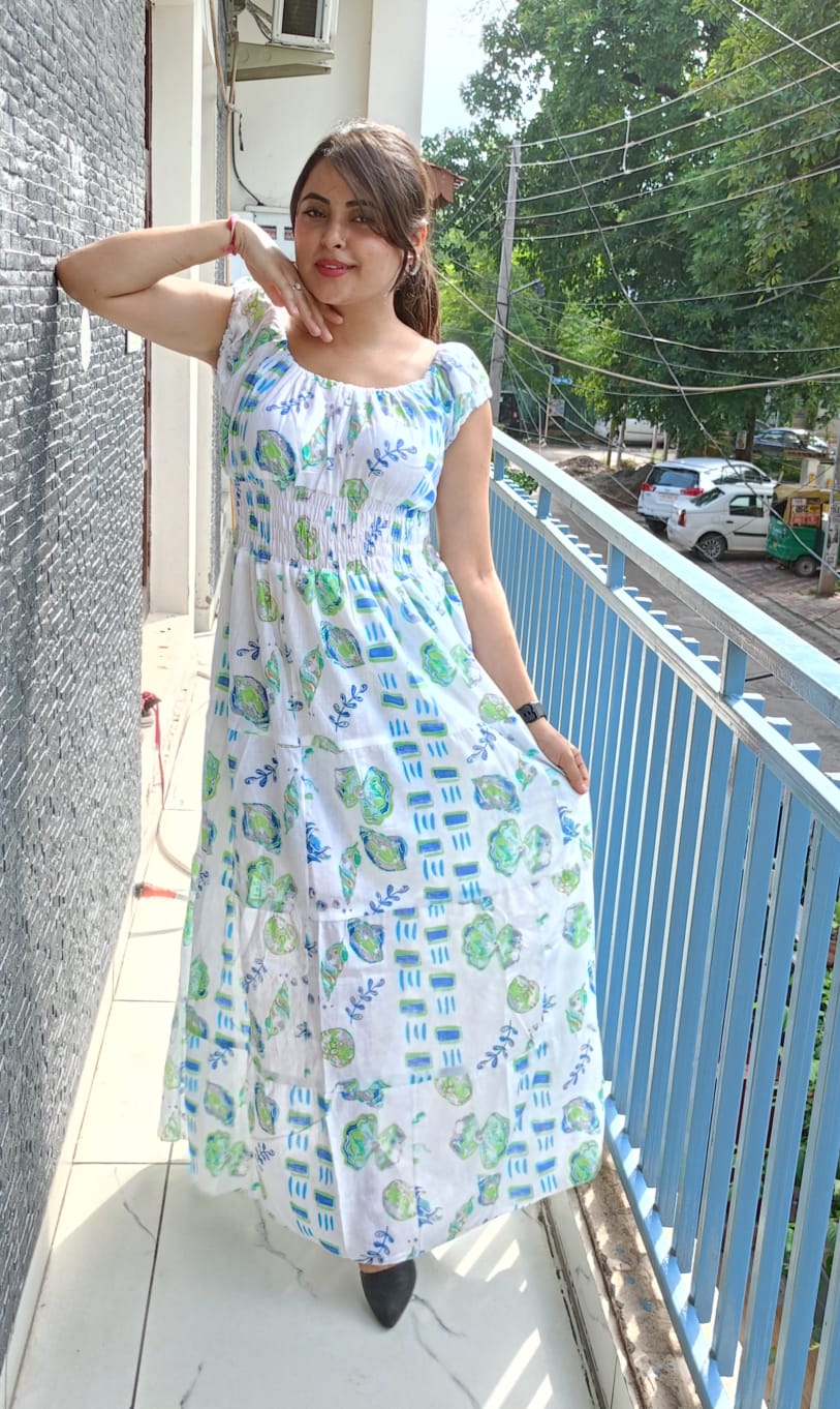 PRINTED WHITE PATTERN IN MAXI DRESS