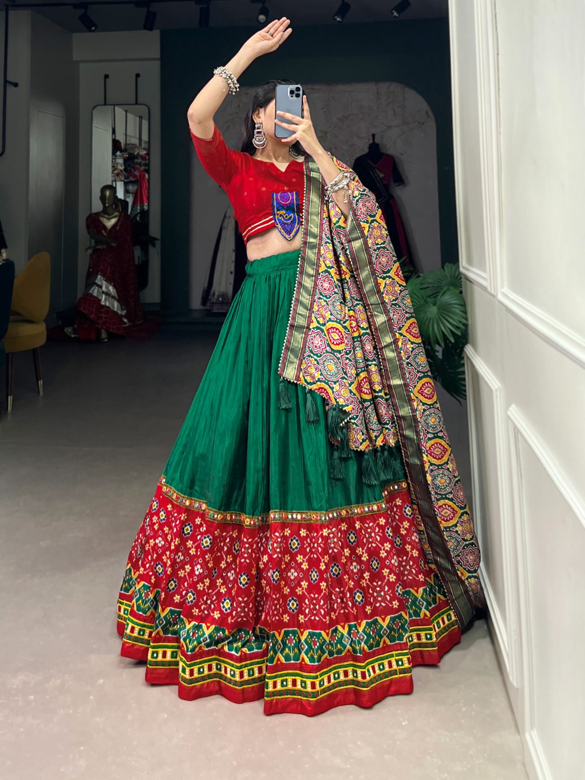 Foil & Gamthi Work With Original Mirror Lehnga With Print