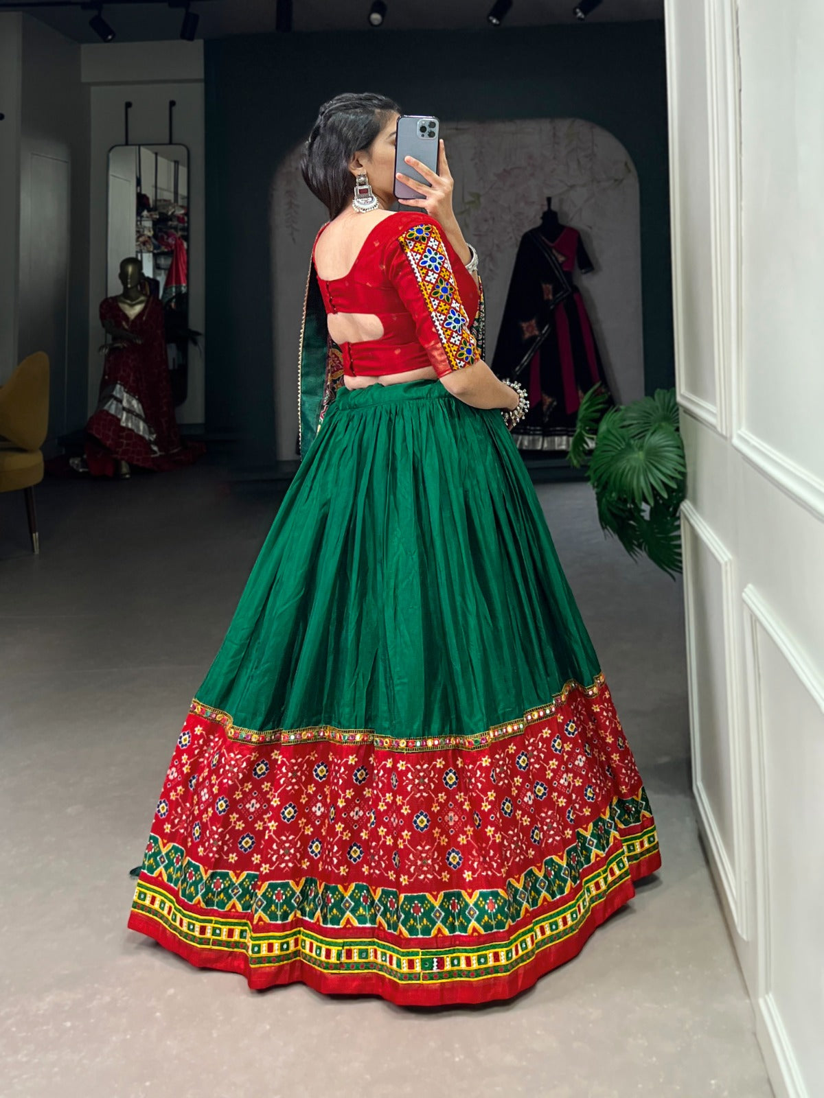 Foil & Gamthi Work With Original Mirror Lehnga With Print