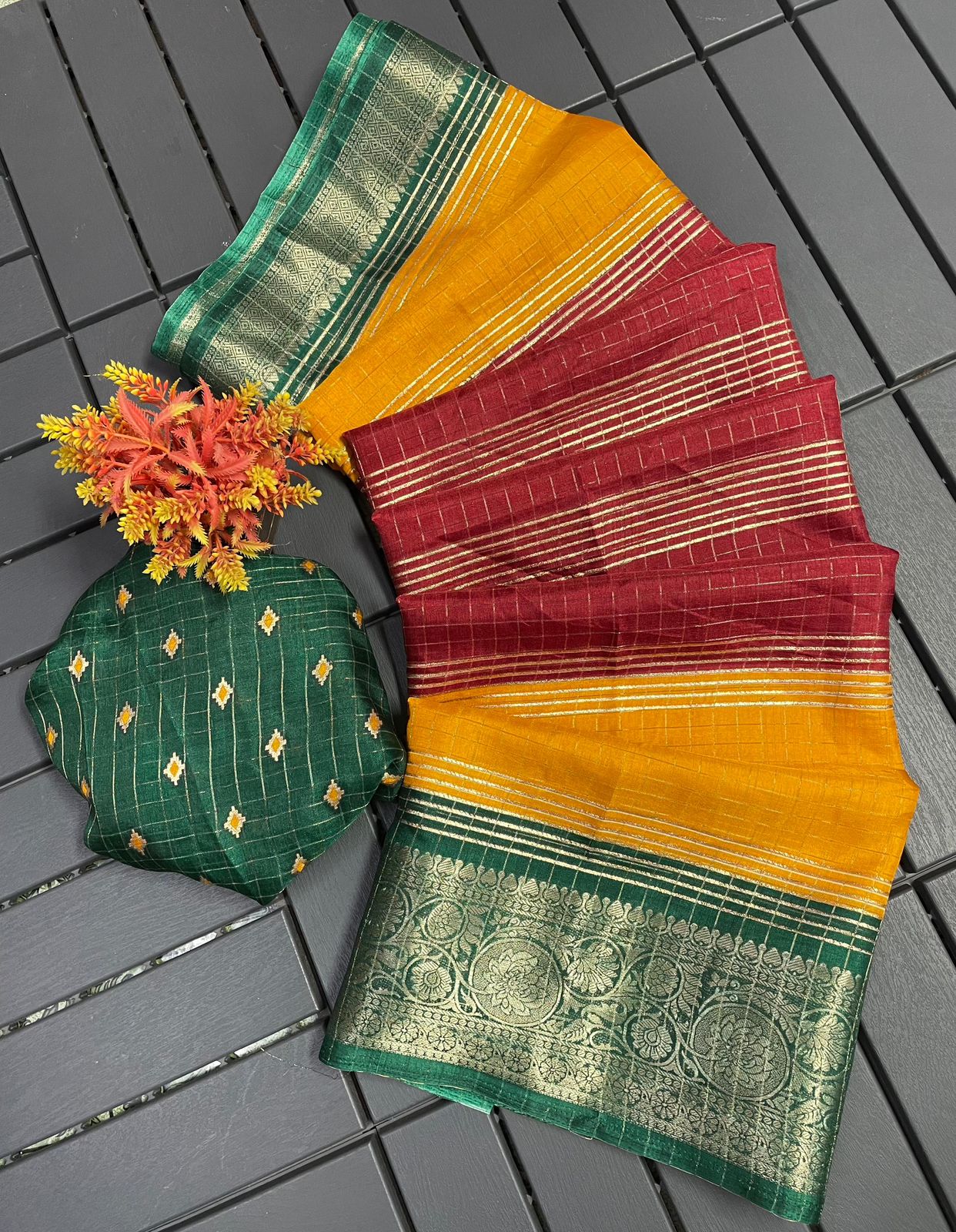 .Beautiful Dola Silk Zari Saree