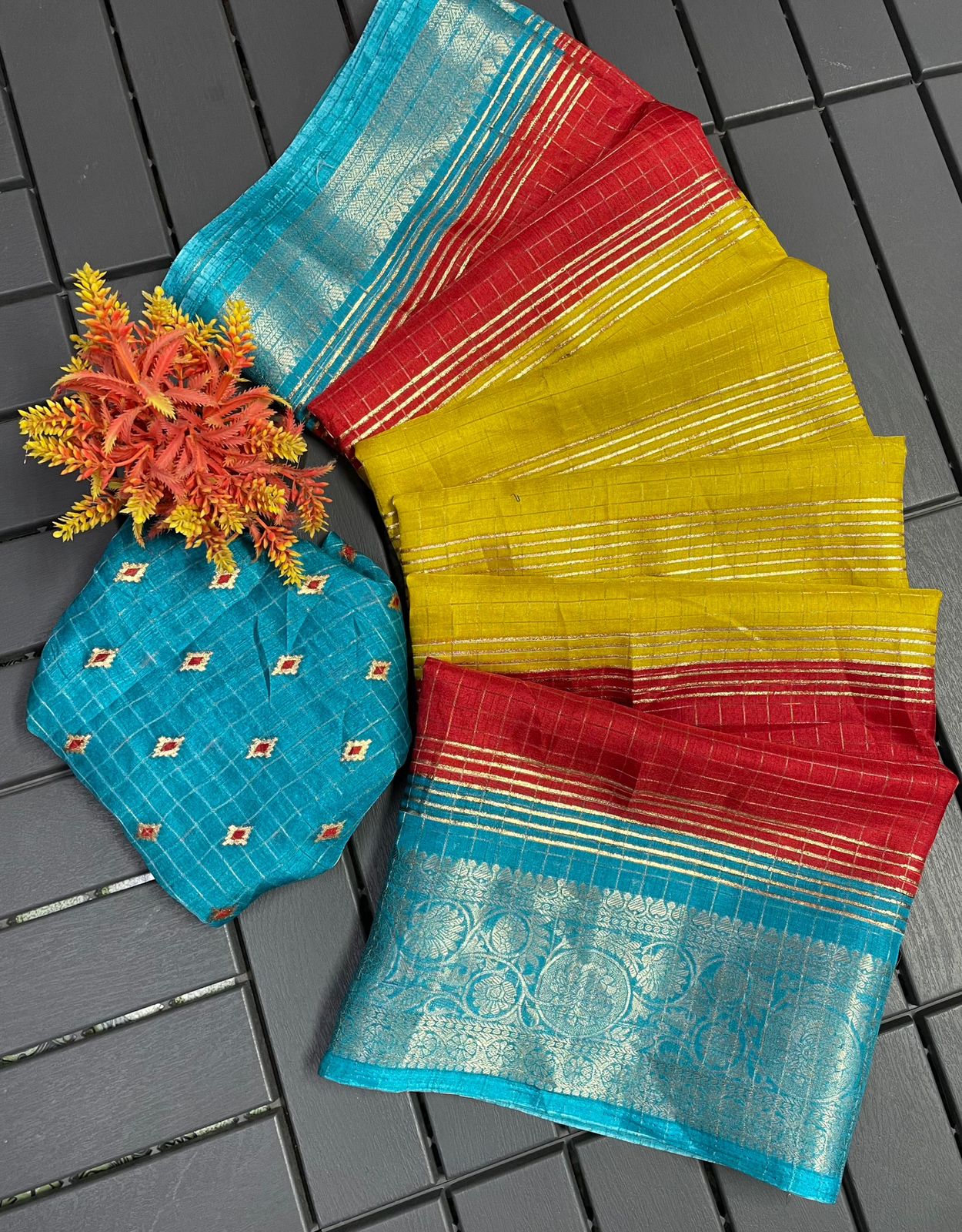 .Beautiful Dola Silk Zari Saree