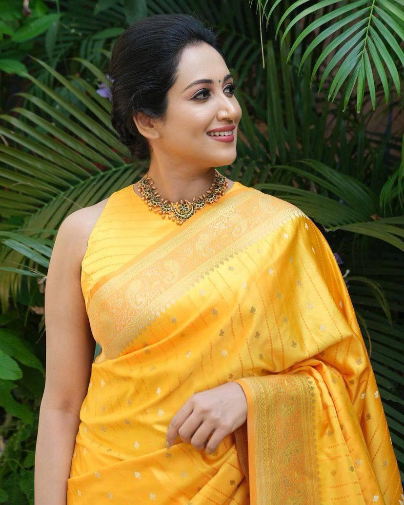 .Enchanting Banarsi Saree(Lichi Silk) - Moksha Fashions